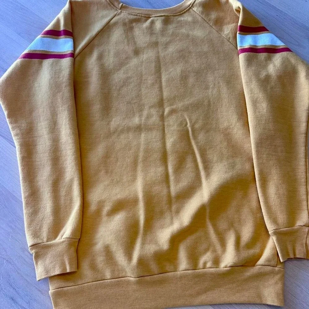 University of Iowa‎ crewneck small - Picture 4 of 7
